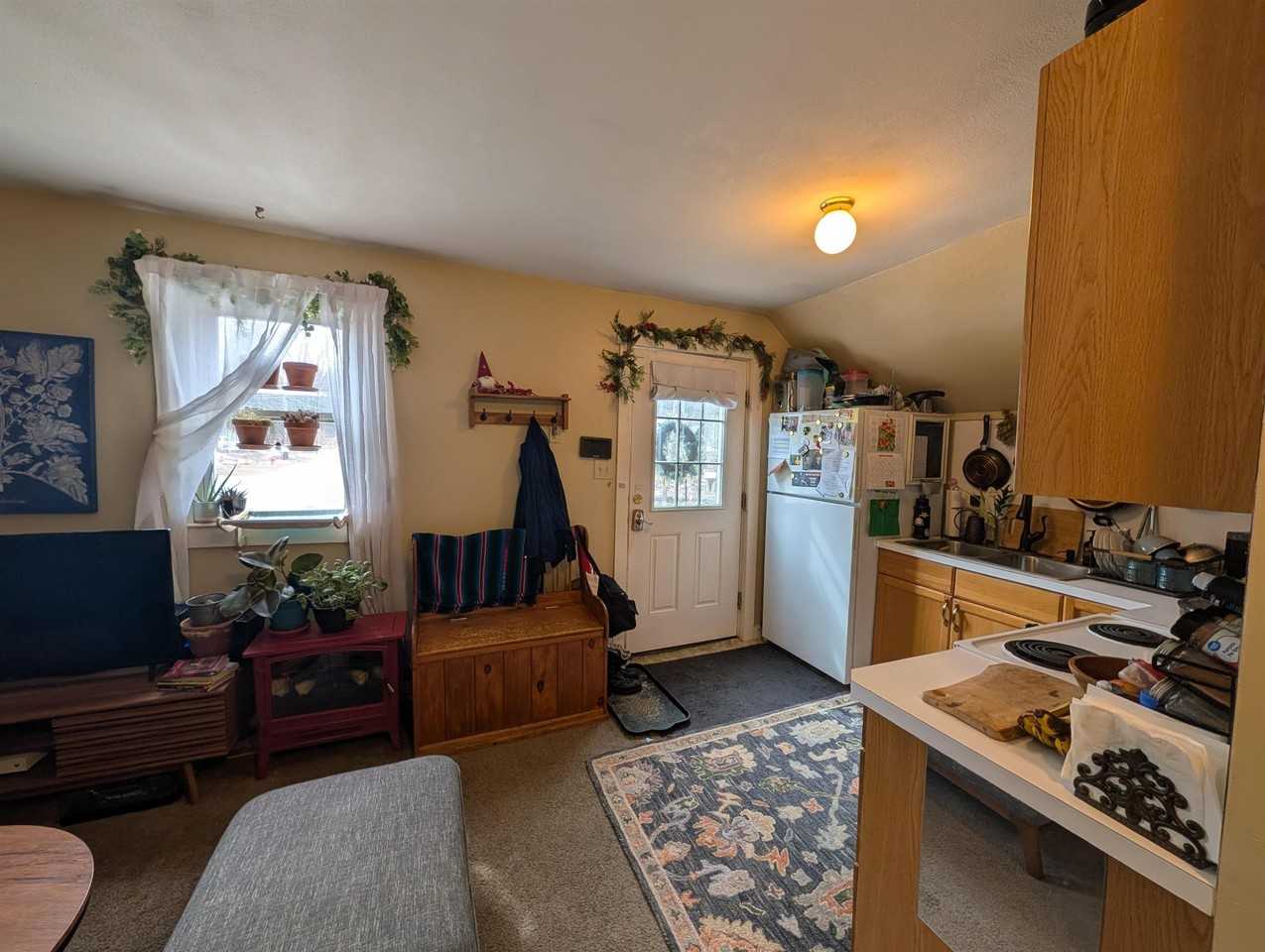73 Highland St - Photo 4 of 16