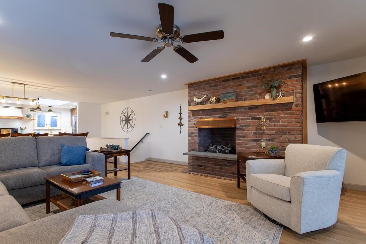 483 Winnacunnet Rd - Photo 7 of 19