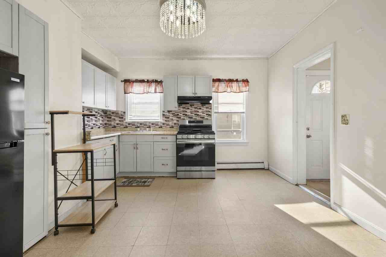 25 Salem St - Photo 6 of 32
