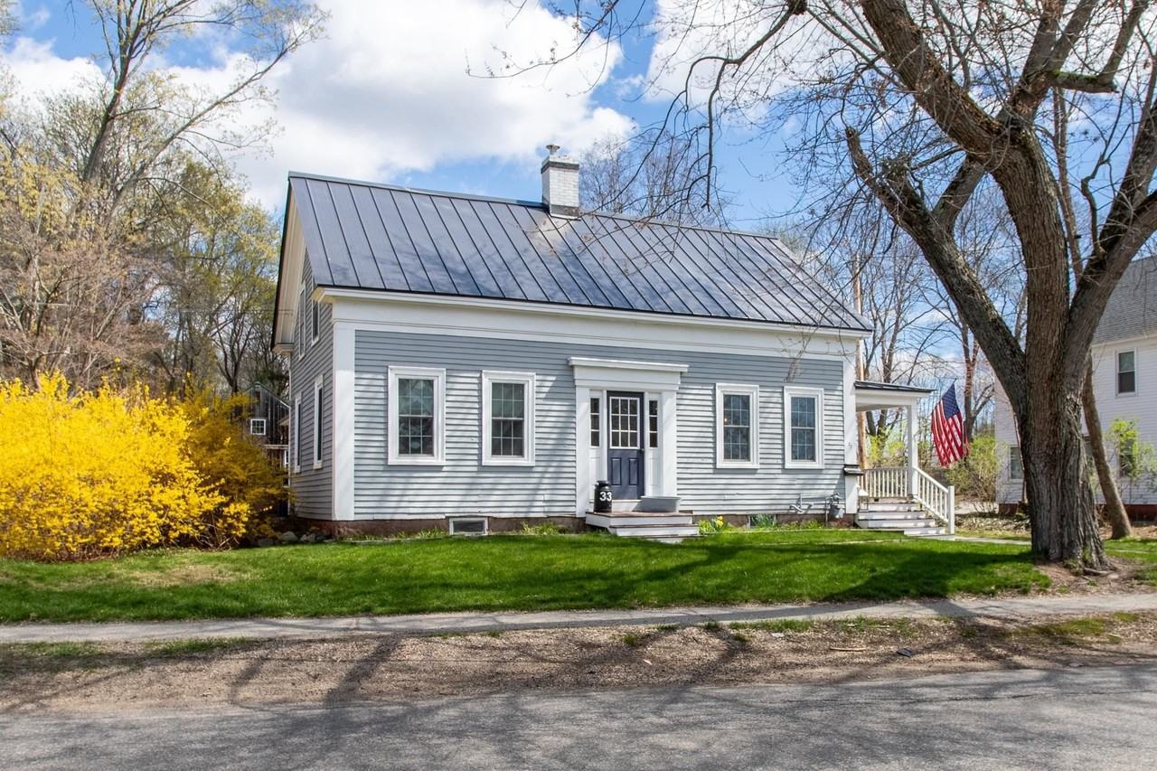 33 Exeter Rd - Photo 3 of 34