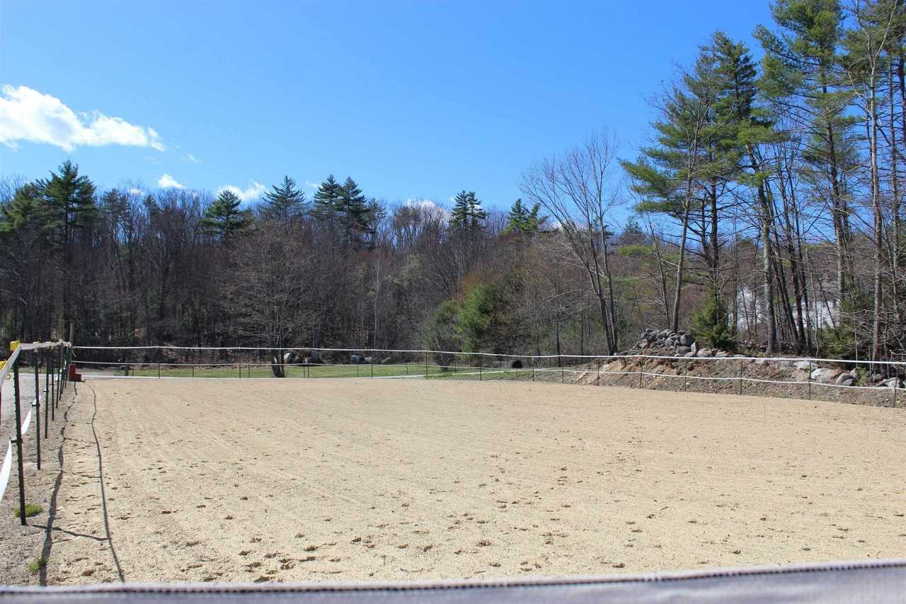 260 Bennington Rd - Photo 7 of 26