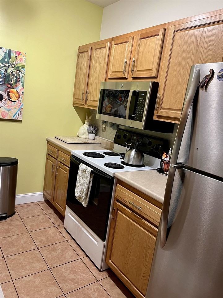 18 Harbor Ave #304