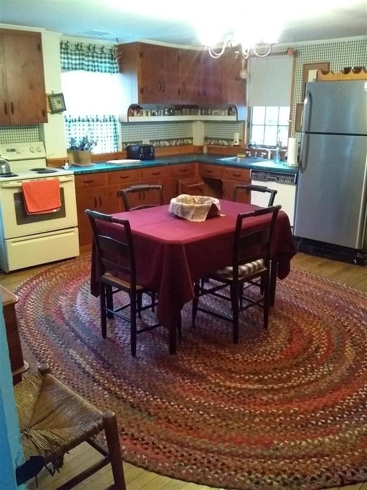 735 Main St - Photo 2 of 11