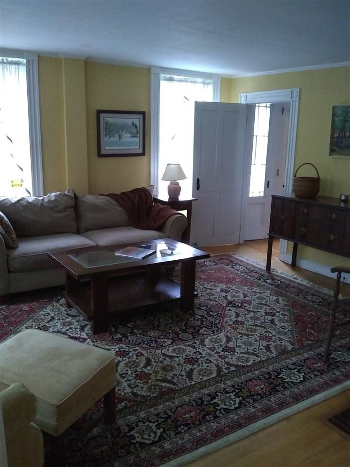 735 Main St - Photo 4 of 11