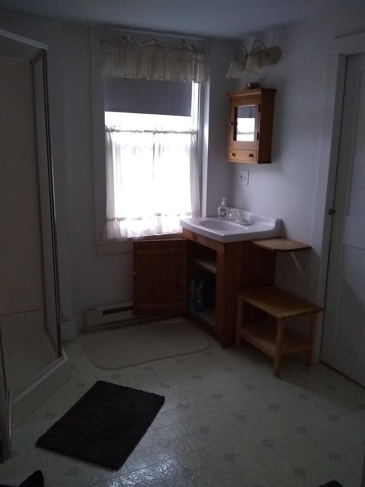 735 Main St - Photo 7 of 11