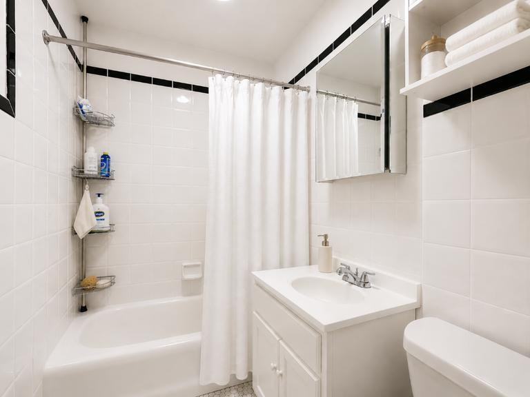 205 W 88th St - Photo 4 of 9