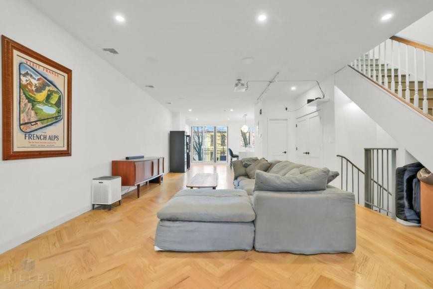 729 Chauncey St - Photo 3 of 10