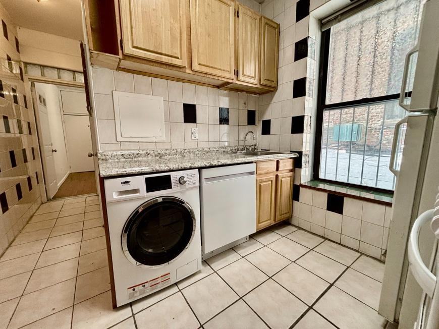 182 Claremont Ave - Photo 3 of 9