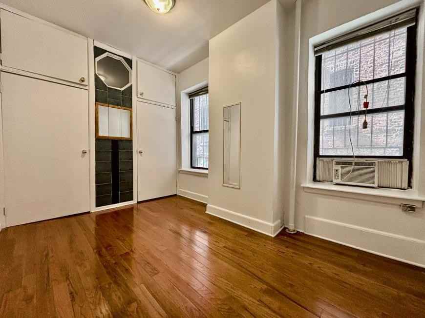 182 Claremont Ave - Photo 6 of 9