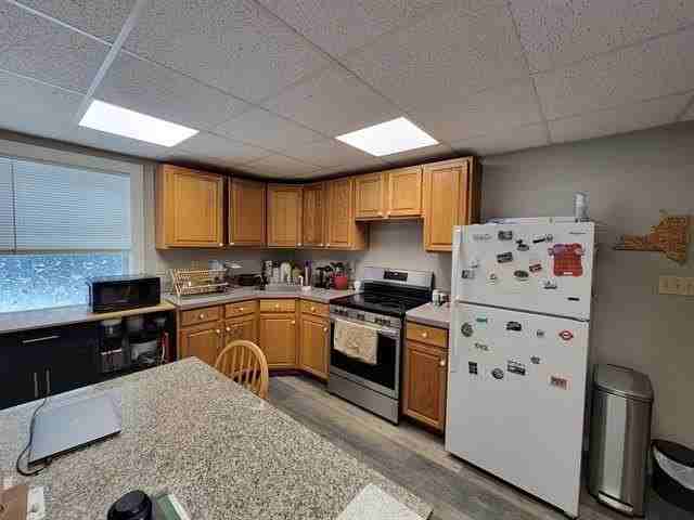47 Main St Apt A - Photo 3 of 18