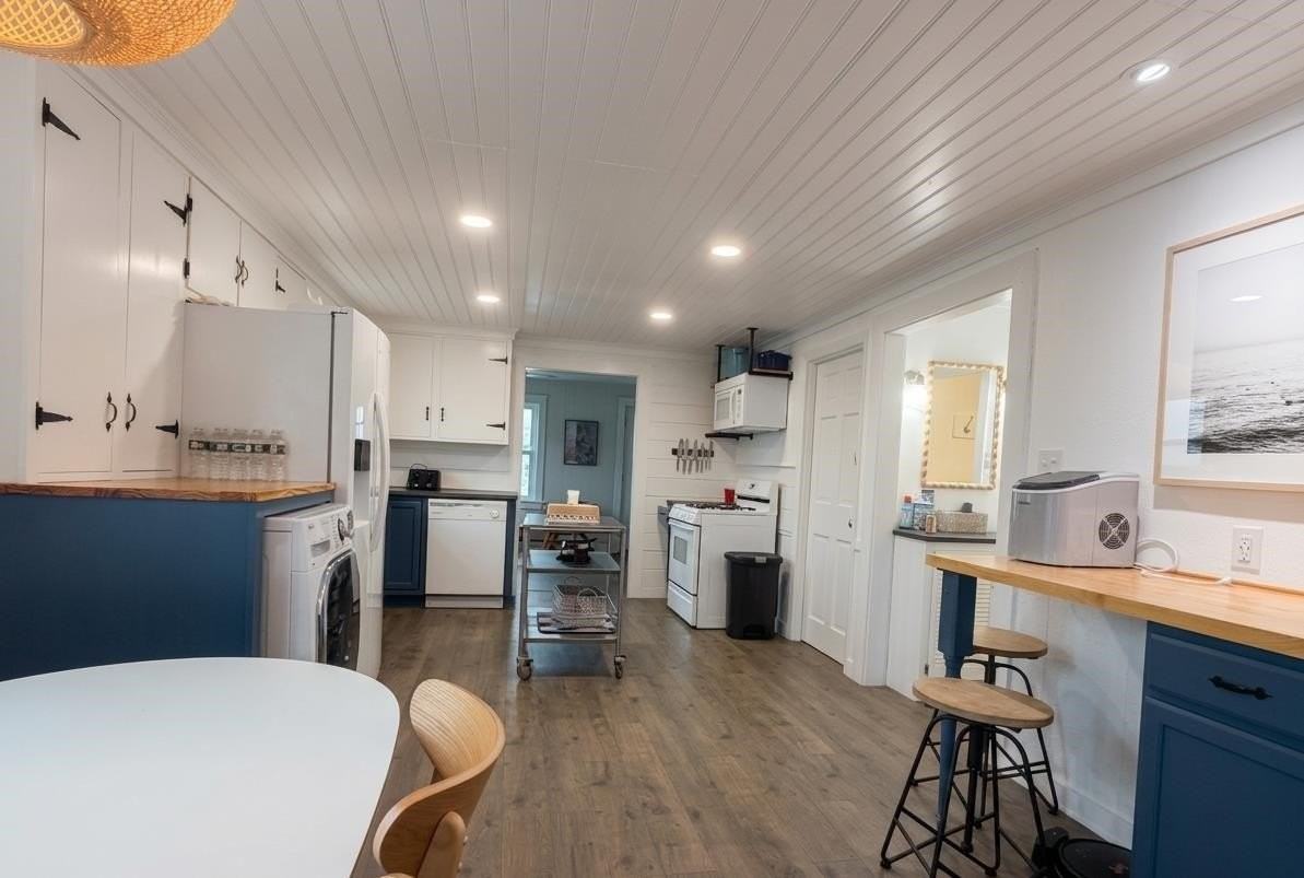 540 Hudson St - Photo 4 of 14