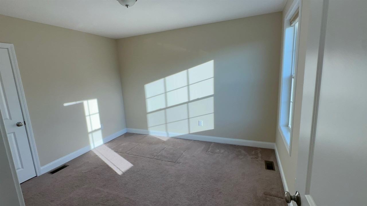 37 Schwinn Dr - Photo 7 of 11