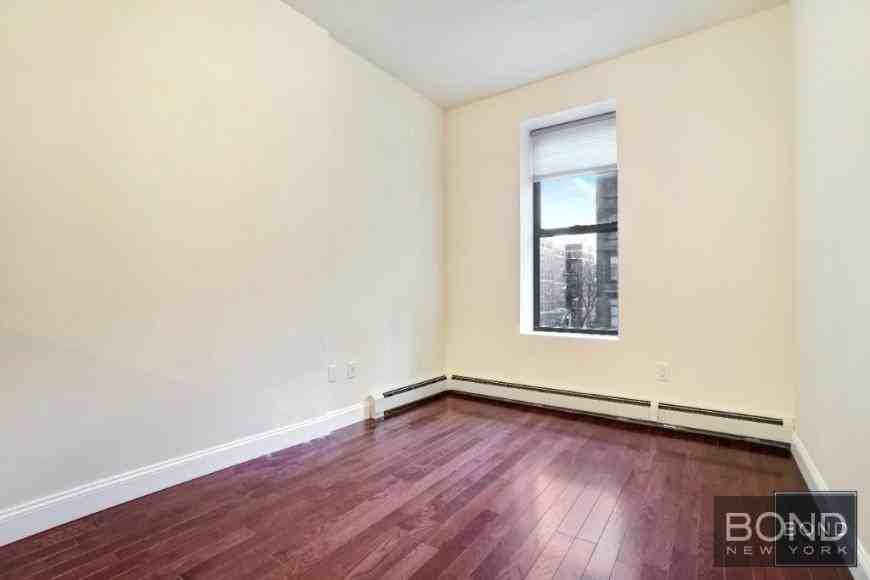 932 8th Ave - Photo 4 of 5