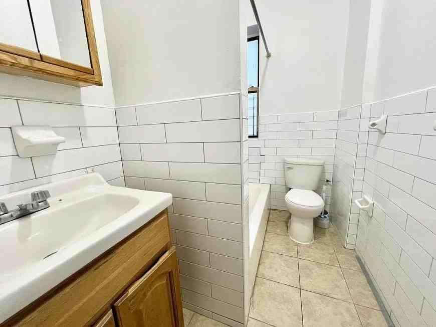 1358 Sheridan Ave - Photo 6 of 7