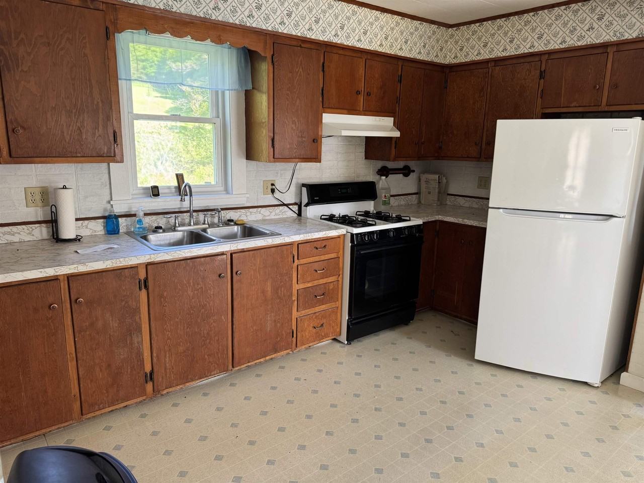 85 Creek Rd - Photo 6 of 19