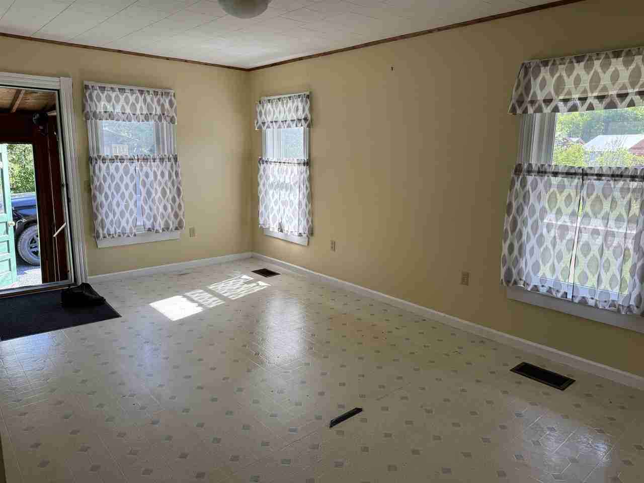 85 Creek Rd - Photo 7 of 19