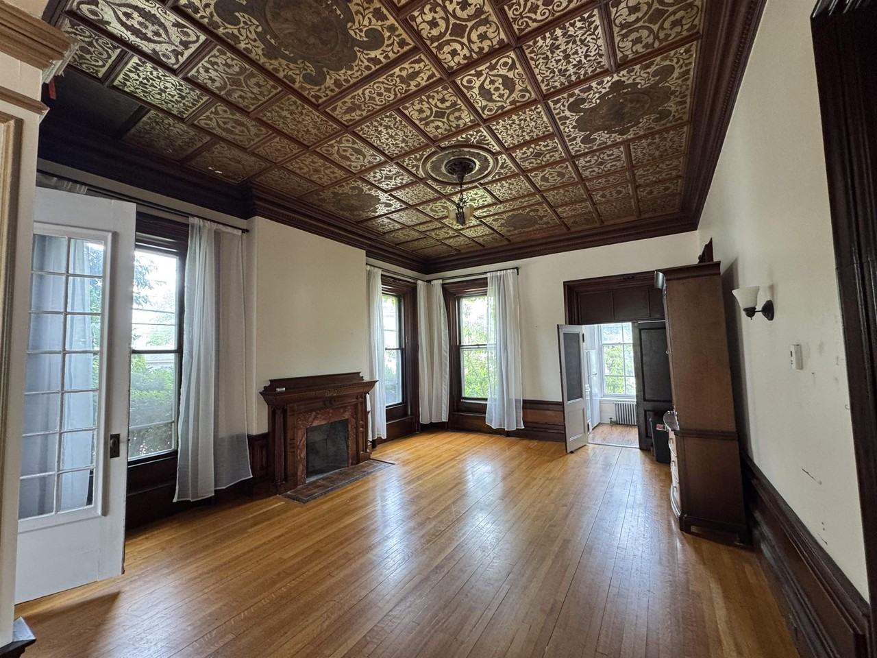 241 Middle St #1 - Photo 2 of 18