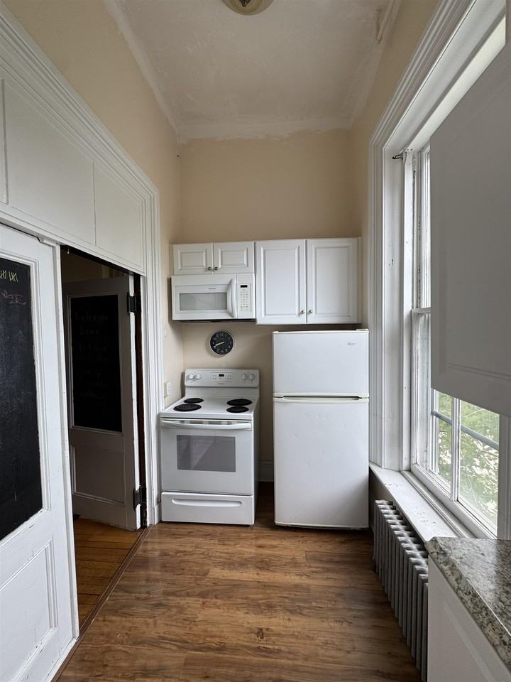 241 Middle St #1 - Photo 4 of 18