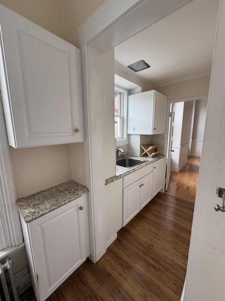 241 Middle St #1 - Photo 5 of 18