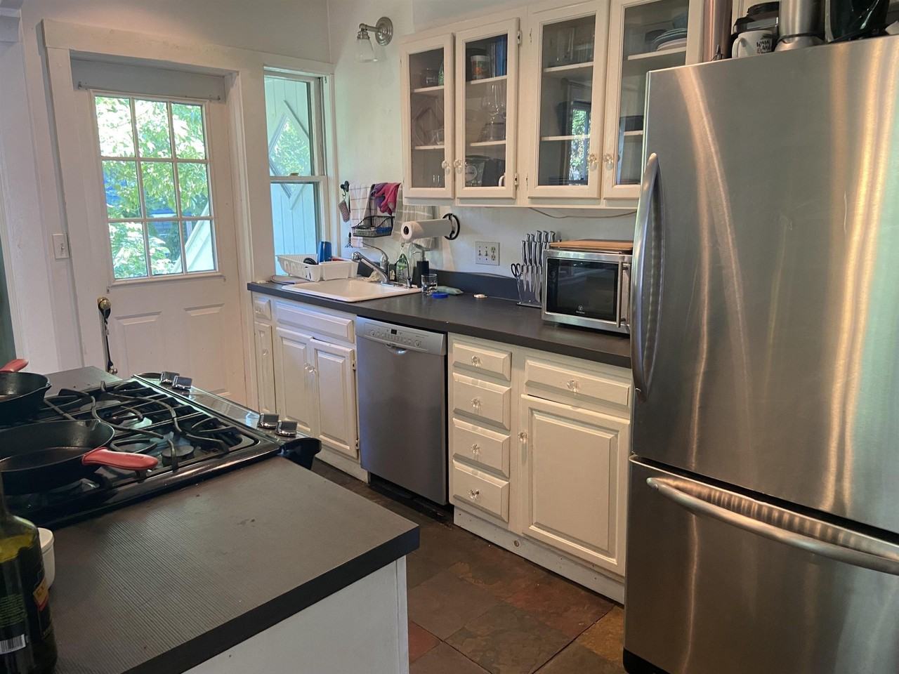 61 Manning St - Photo 6 of 17