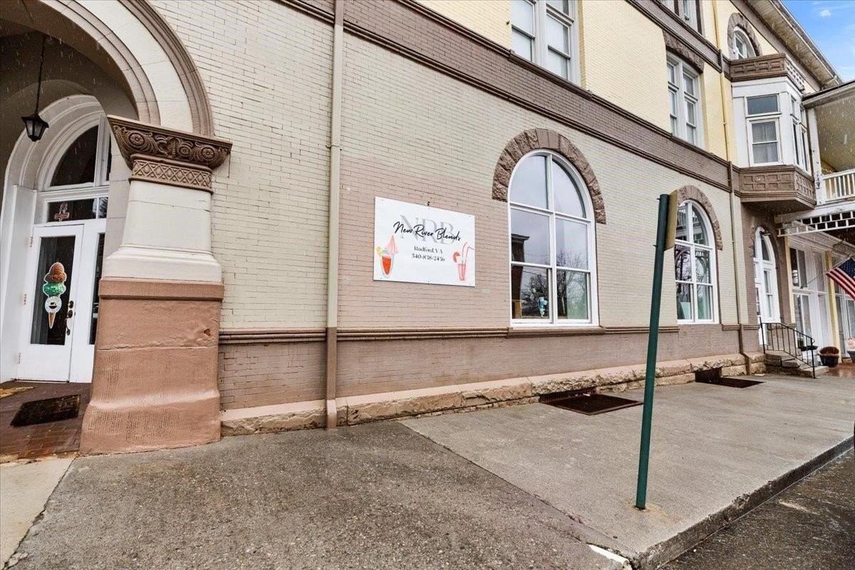 301 W Main St - Photo 2 of 40