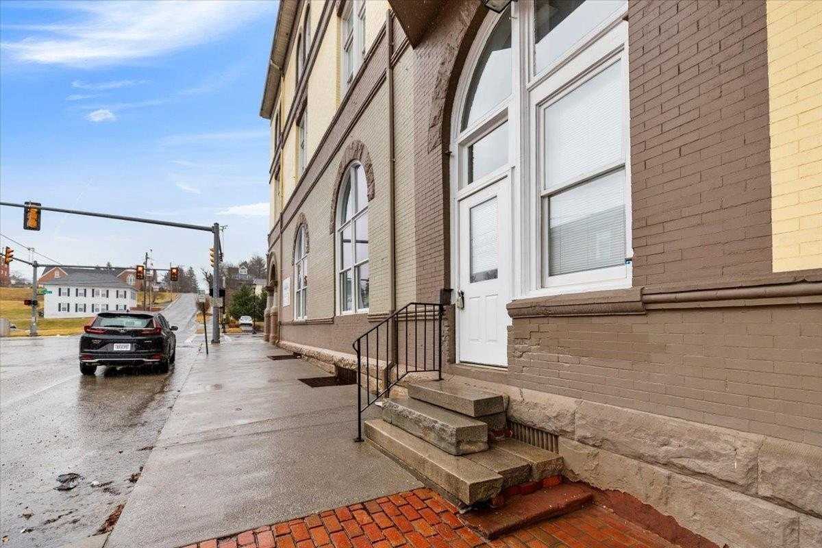 301 W Main St - Photo 4 of 40