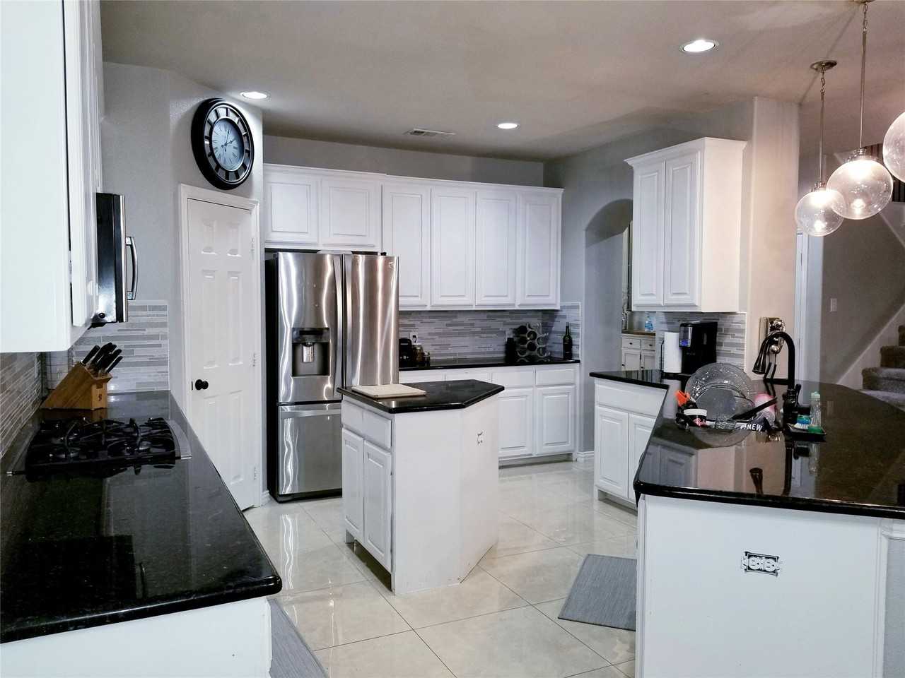 1194 Polo Heights Dr - Photo 4 of 6
