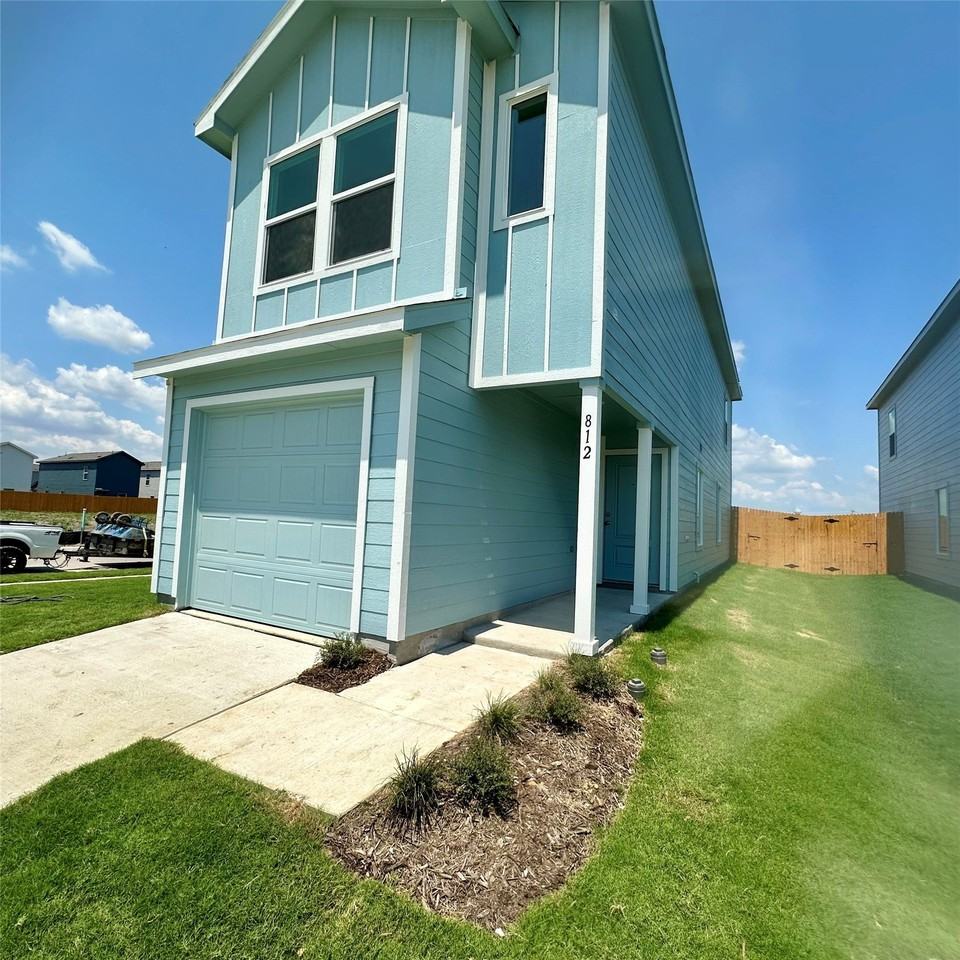 812 Sandhill Crane Ln - Photo 2 of 33