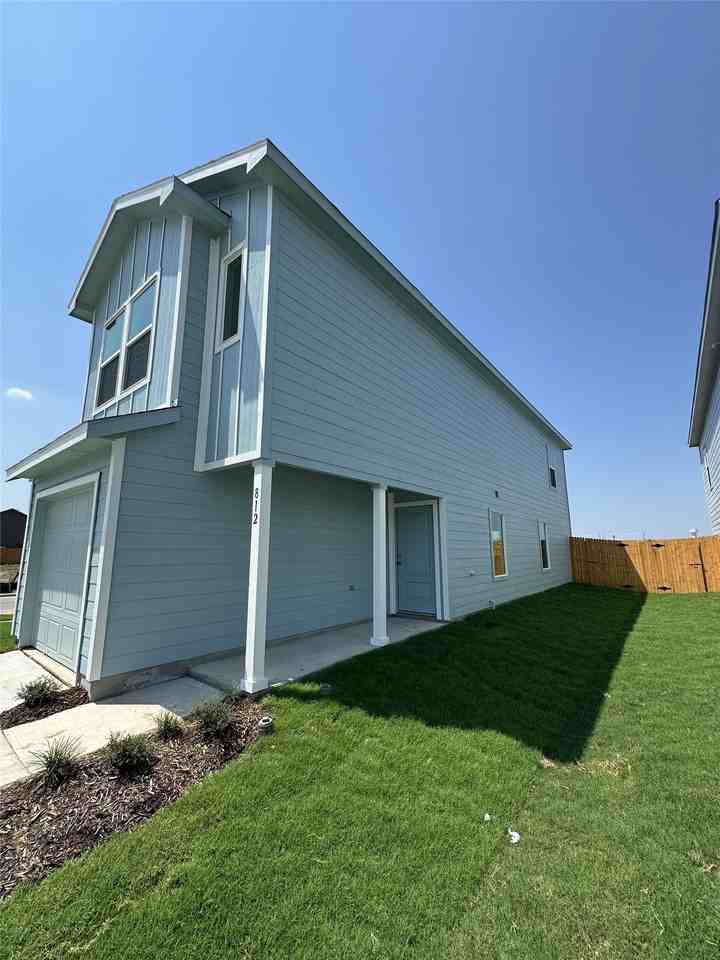 812 Sandhill Crane Ln - Photo 3 of 33