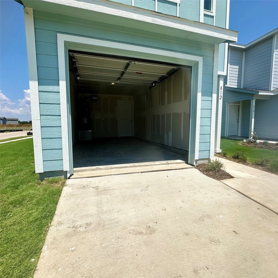 812 Sandhill Crane Ln - Photo 6 of 33