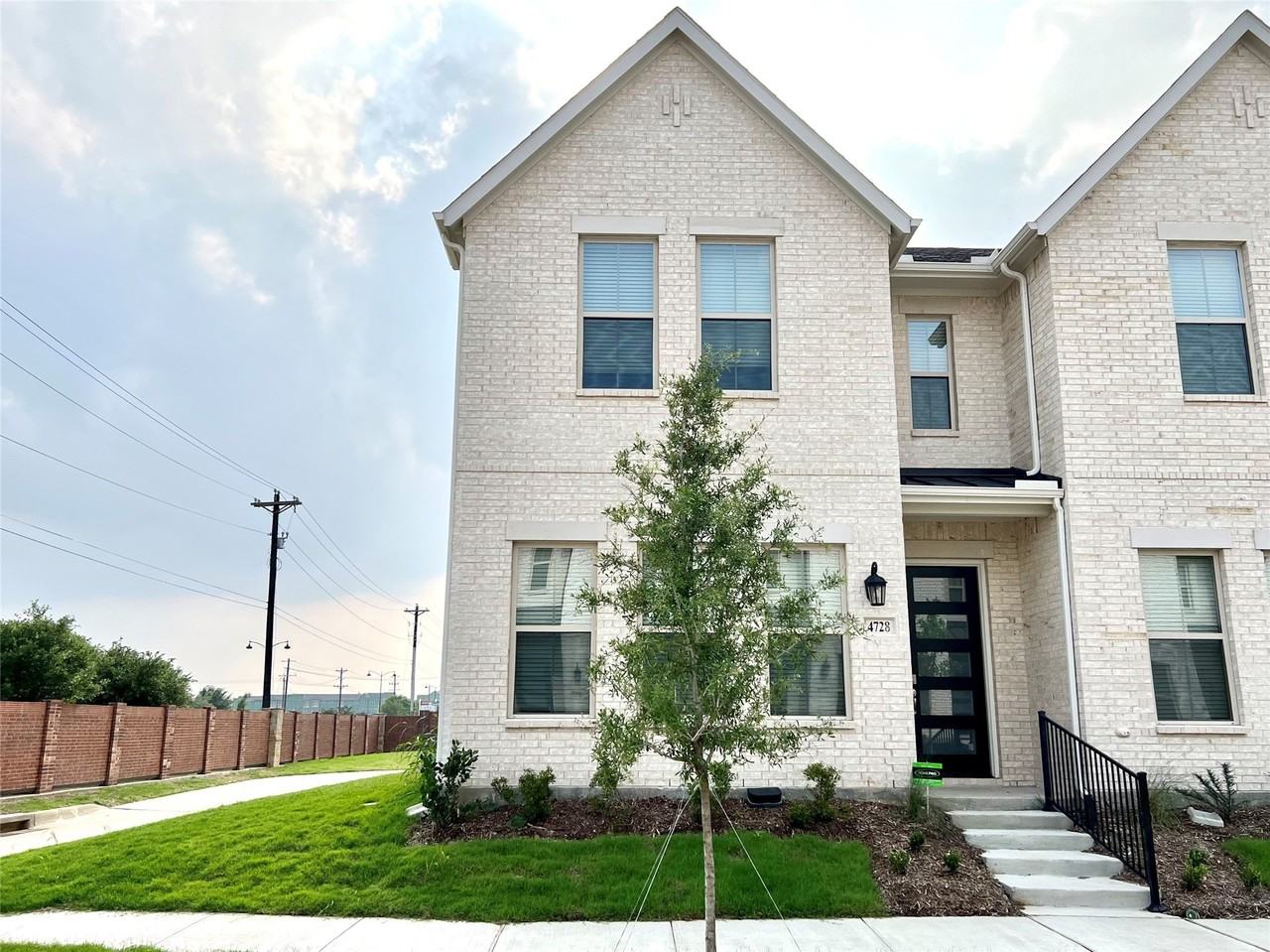 4728 Corriente Vista Ln - Photo 2 of 24