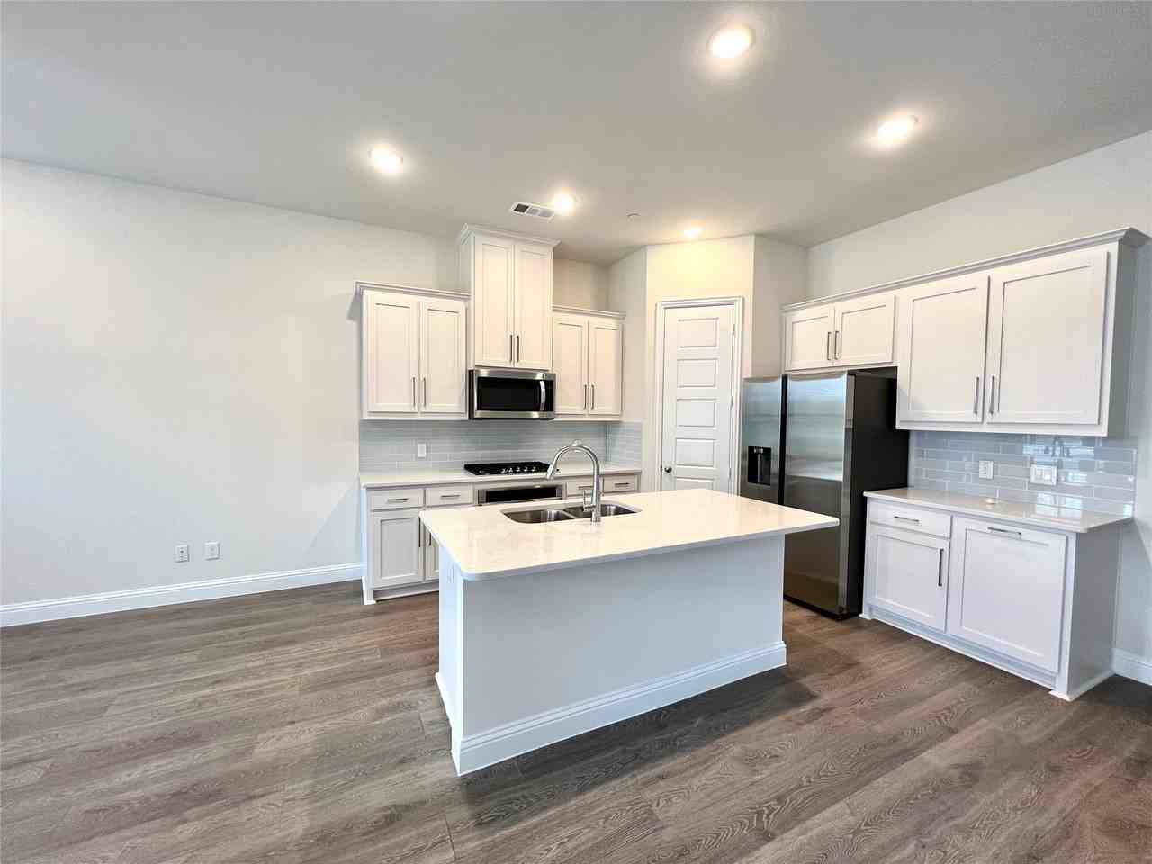 4728 Corriente Vista Ln - Photo 7 of 24