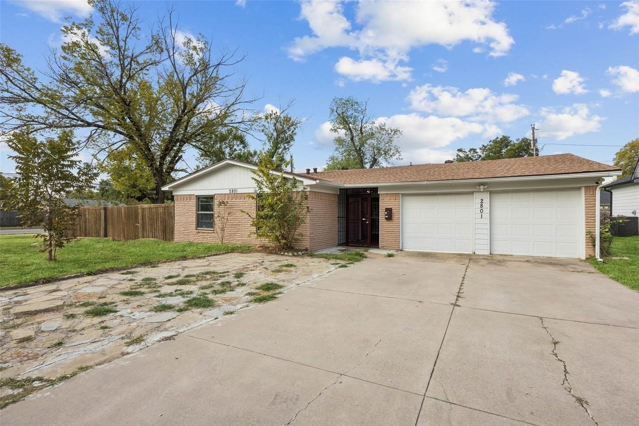2801 Clearbrook Dr - Photo 2 of 25