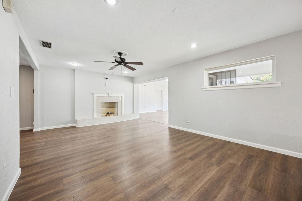 2801 Clearbrook Dr - Photo 5 of 25