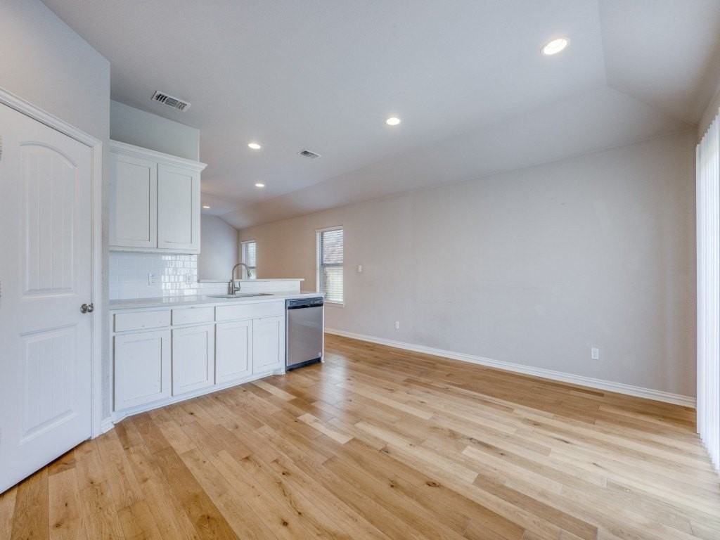 3715 Brookstone Dr - Photo 4 of 25