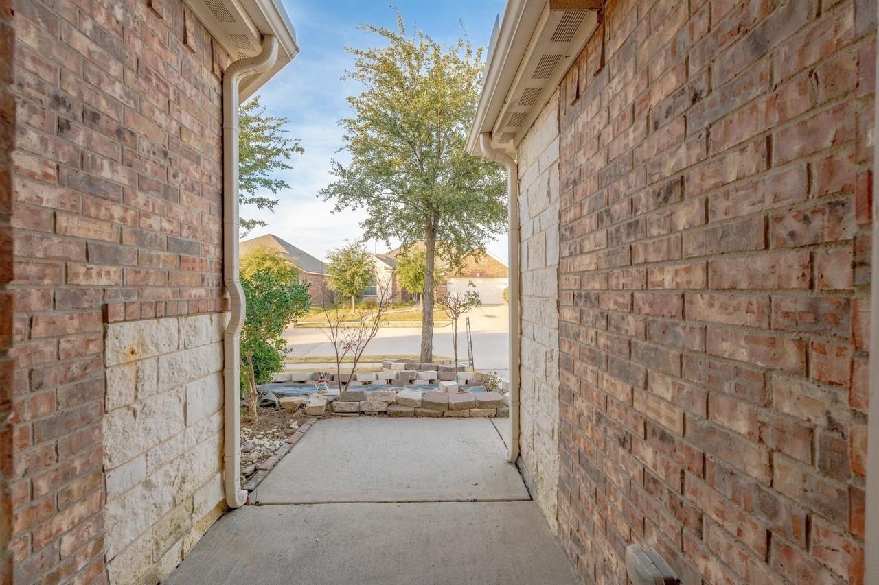437 Lipizzan Ln - Photo 6 of 30