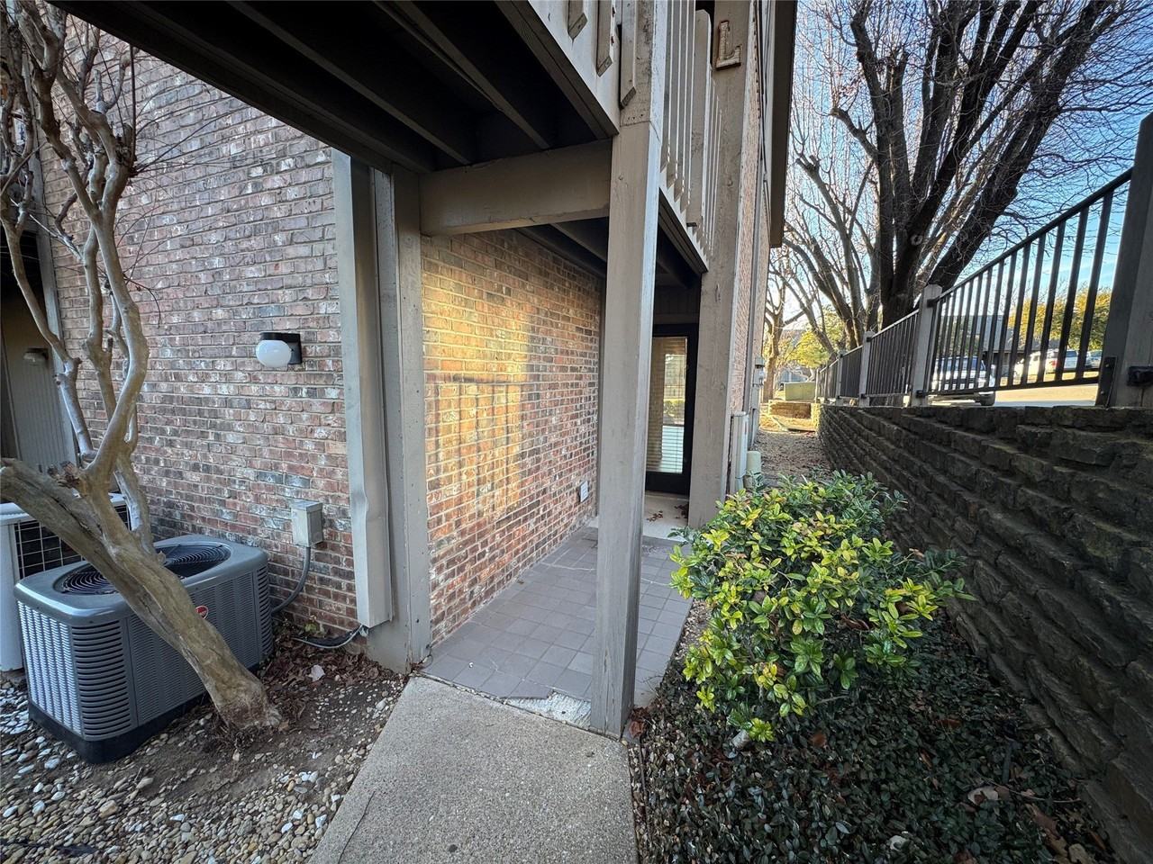 1121 Signal Ridge Pl - Photo 2 of 22