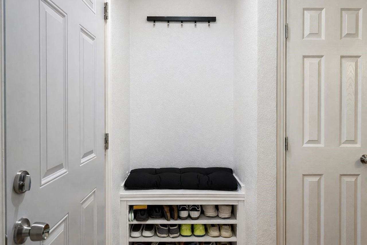 3121 Rutz St - Photo 3 of 24