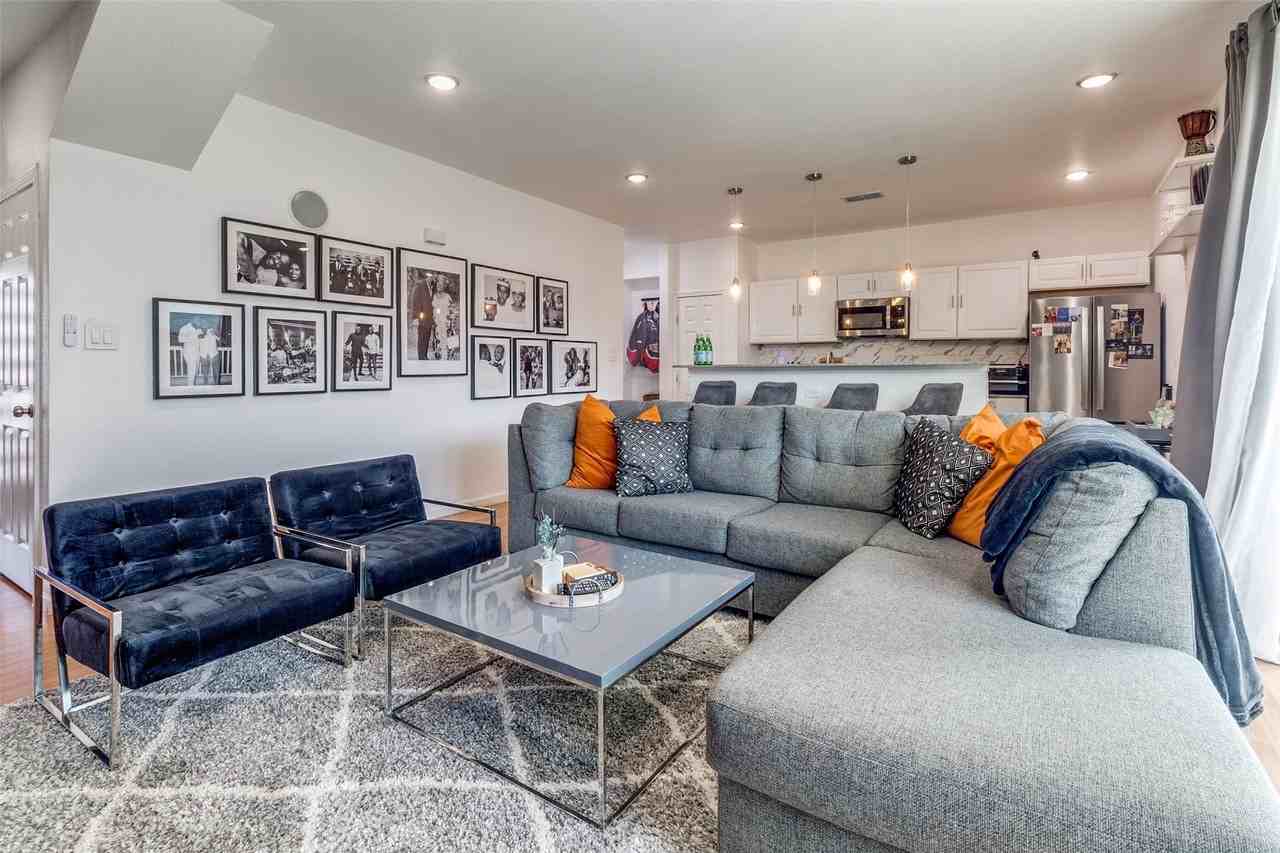 3121 Rutz St - Photo 6 of 24