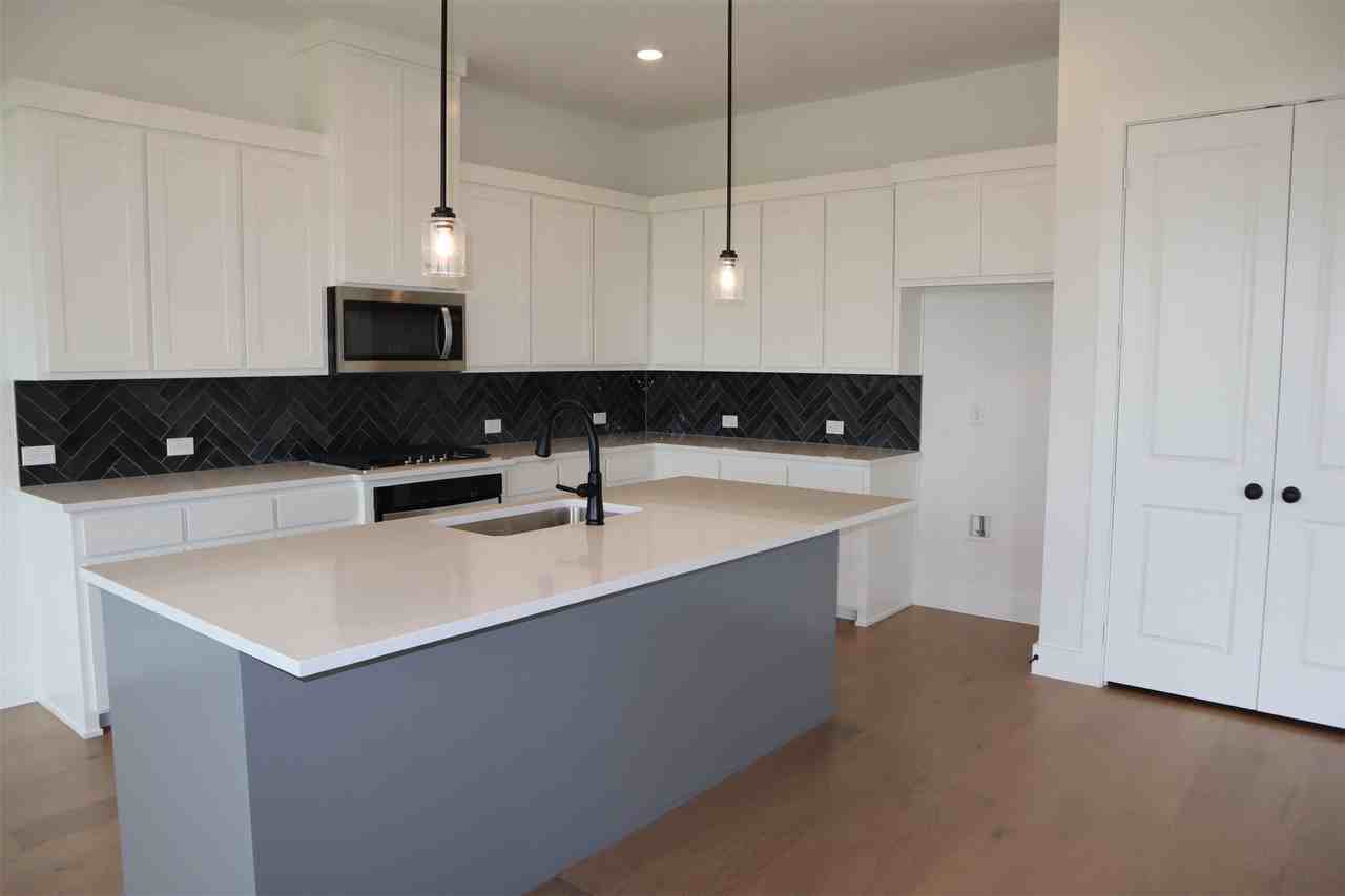 205 Chestnut St - Photo 6 of 19