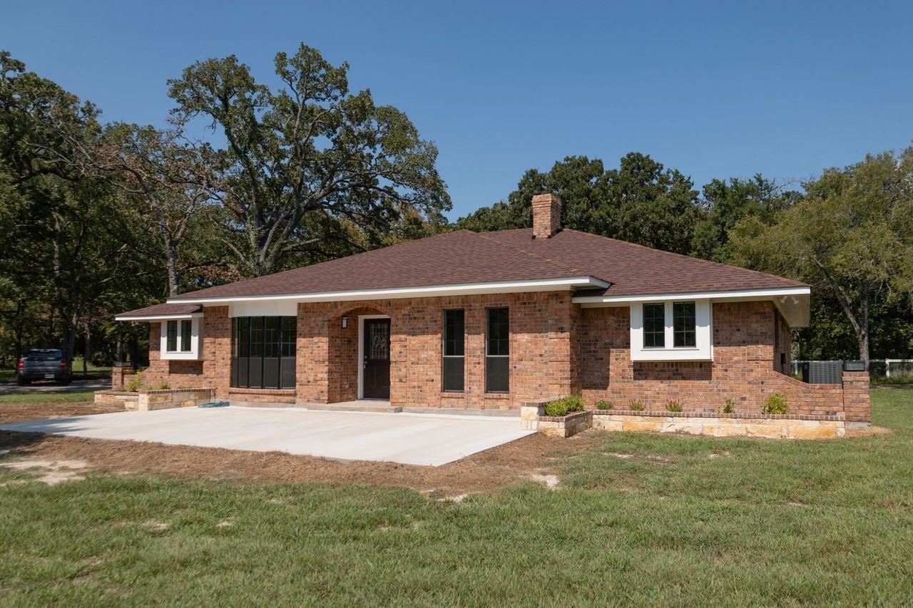 6373 Fm 2101 - Photo 2 of 39