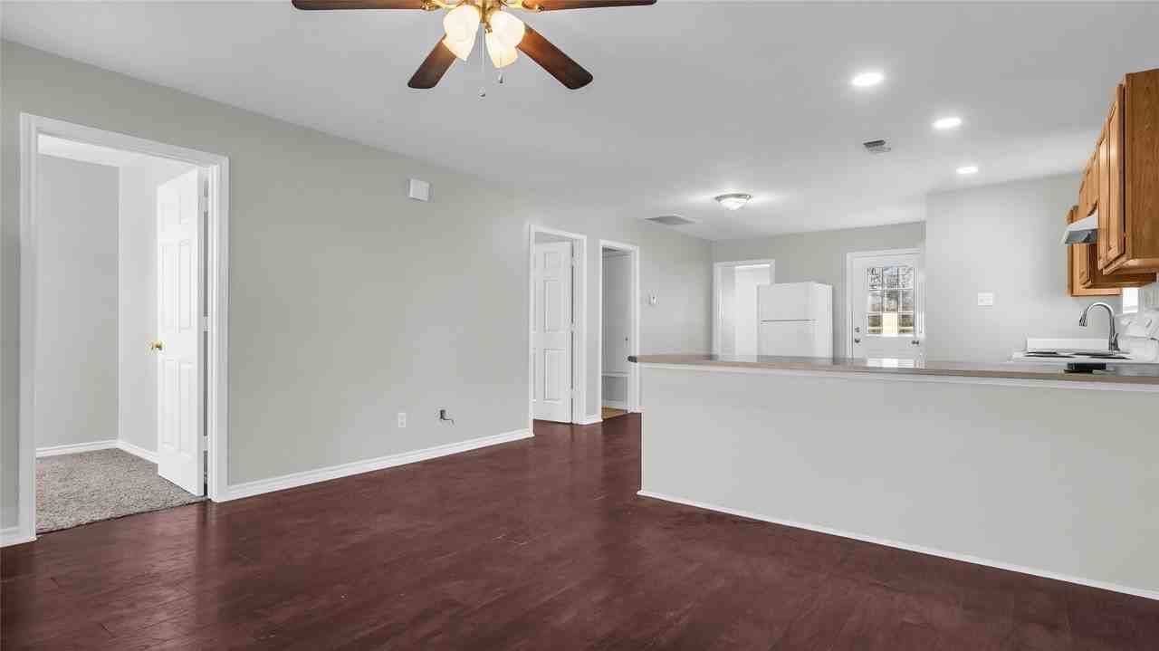 1602 W Elm St - Photo 3 of 36
