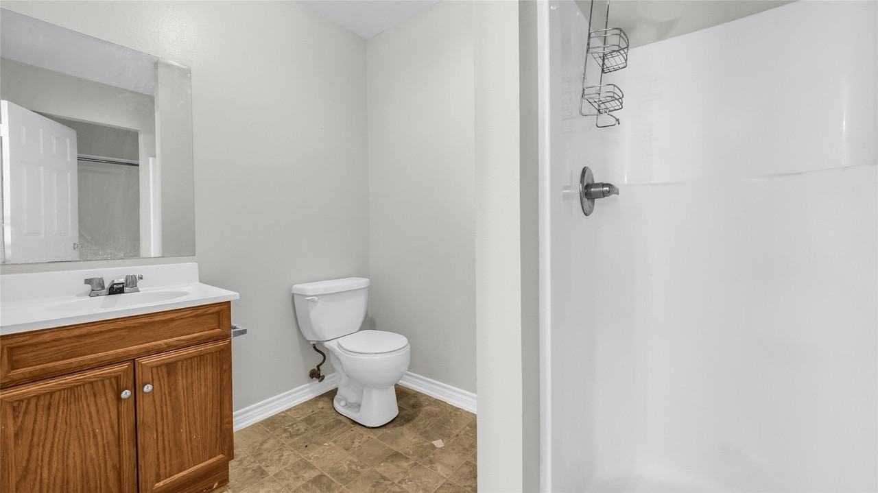 1602 W Elm St - Photo 6 of 36