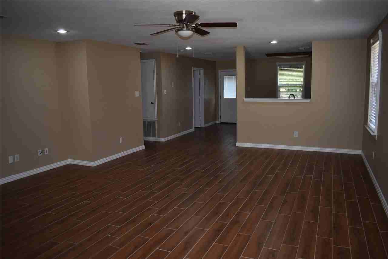 721 Pickwick Ln - Photo 2 of 19