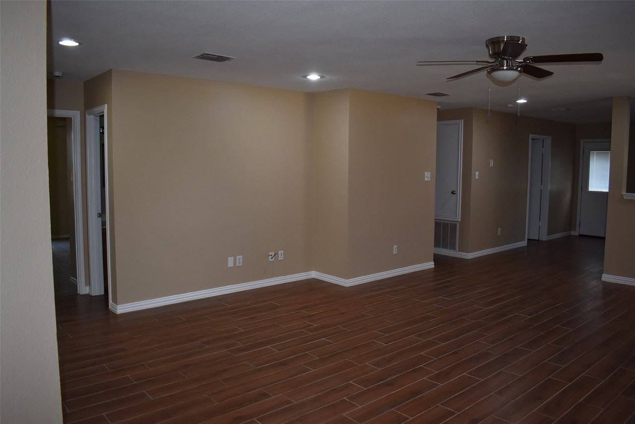 721 Pickwick Ln - Photo 4 of 19