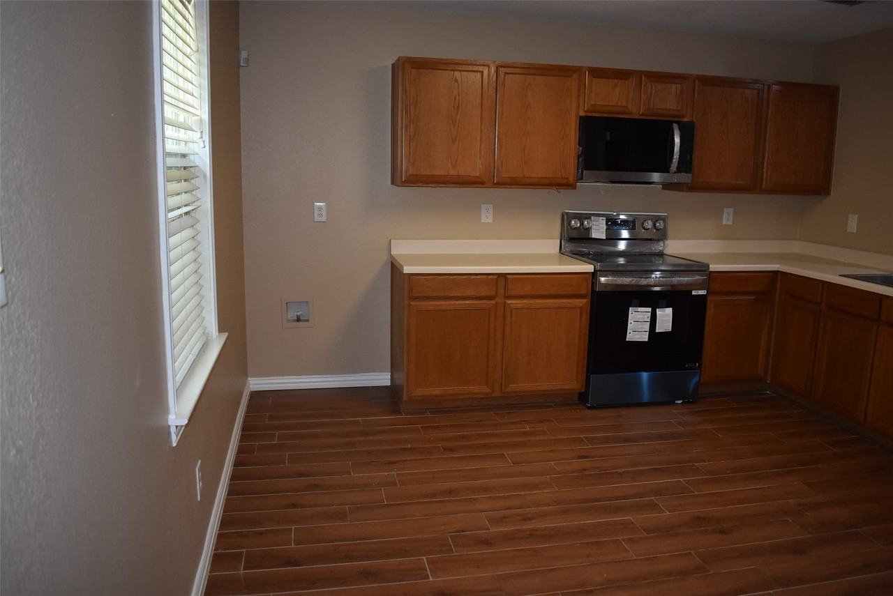 721 Pickwick Ln - Photo 6 of 19