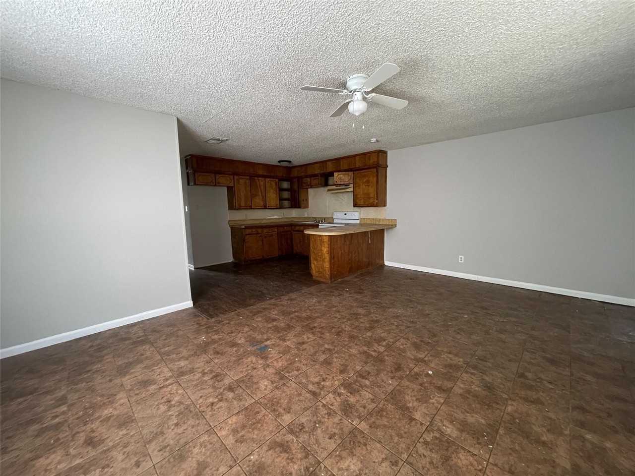 105 Effie Ln - Photo 3 of 8