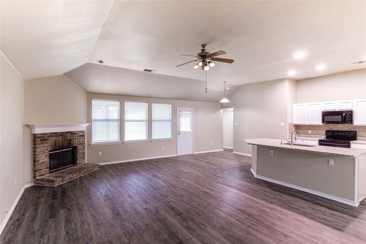 1306 Vireo Ct - Photo 4 of 28