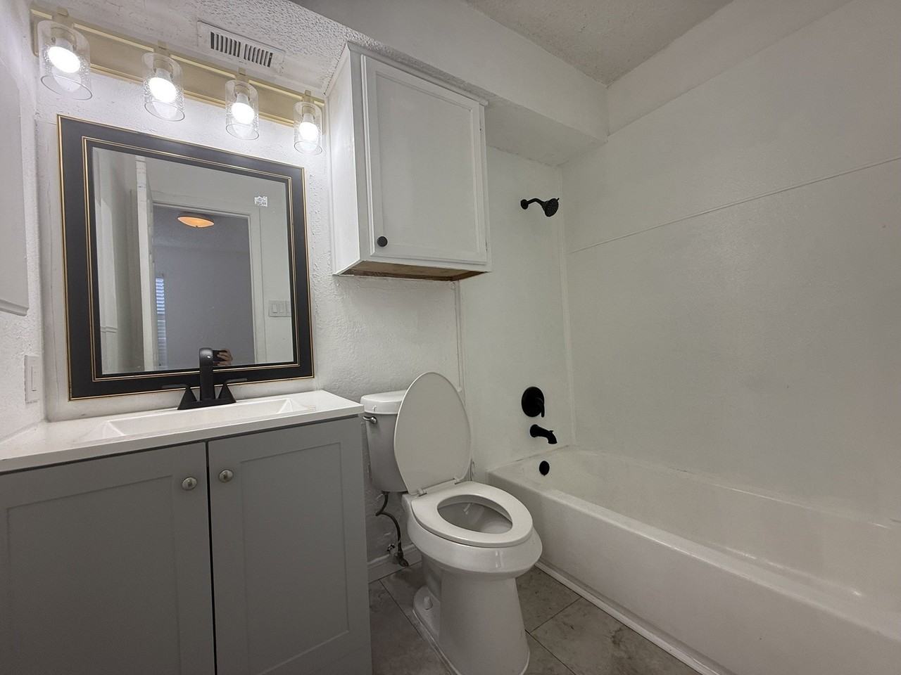 9813 Walnut St #302 - Photo 3 of 7