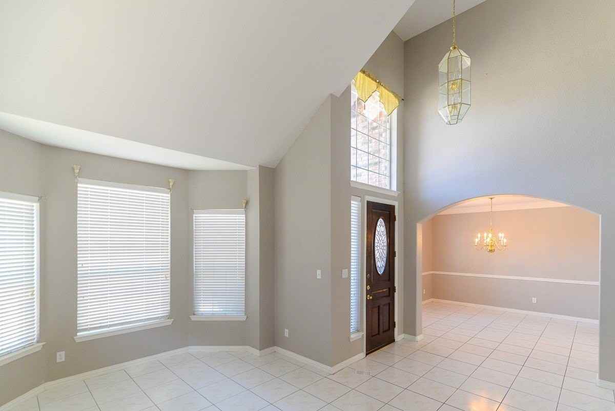 9605 Pinehurst Dr - Photo 6 of 36